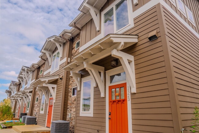 Building Photo - FULLY FURNISHED! 3 bed/3 bath luxury townhouse walking distance to FSU campus. Available Fall 2026!