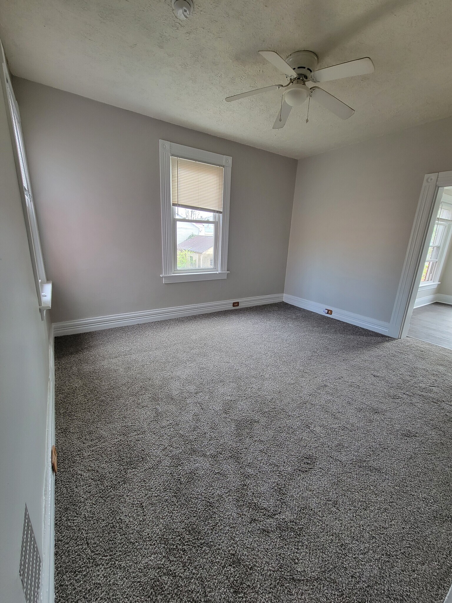 Building Photo - 224 6th Ave