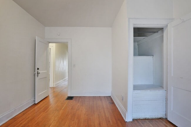 Building Photo - 2403 Summit St