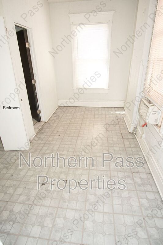 Building Photo - 219 W Rio Grande Ave