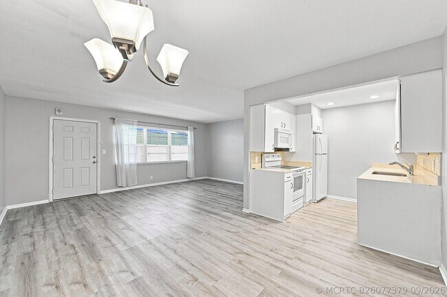 Building Photo - 2404 Antigua Cir