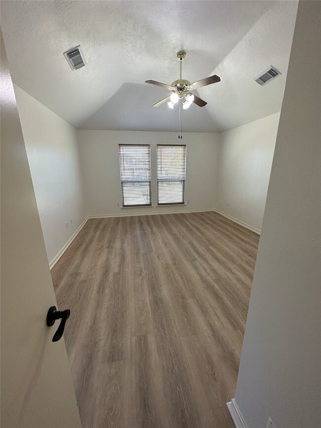 Building Photo - 204 Wood Hollow Dr