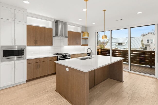 Building Photo - Stunning, Modern 4 bed home with attached ADU in King Neighborhood - AVAILABLE NOW!!