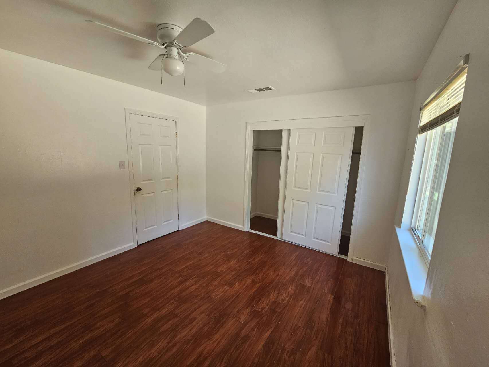 Building Photo - 1739 La Jolla Dr