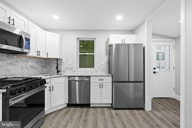 Building Photo - 449 Delmar St