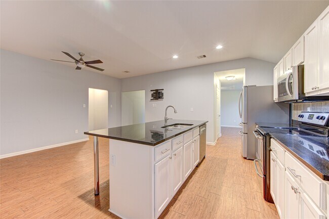 Building Photo - 503 W Linney St