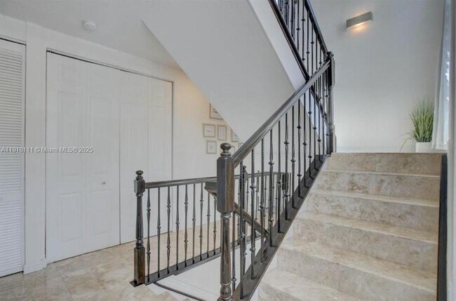 Building Photo - 601 NE 11th Ave