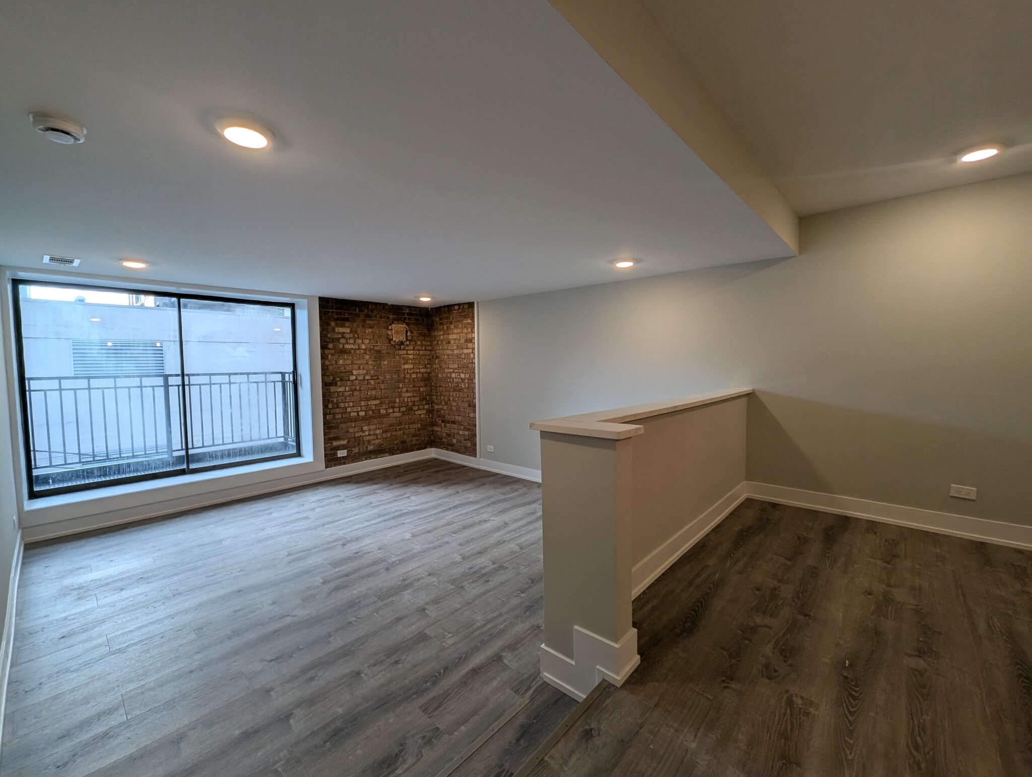 Building Photo - 1214 N La Salle Dr