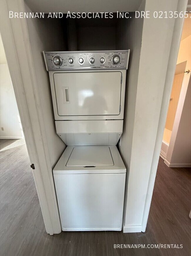 Building Photo - 253 Church Ave