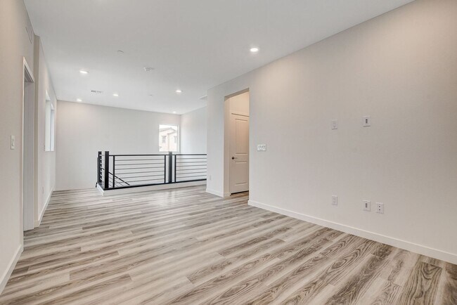 Building Photo - Spacious 3-Bed Summerlin Home with Den, Lo...