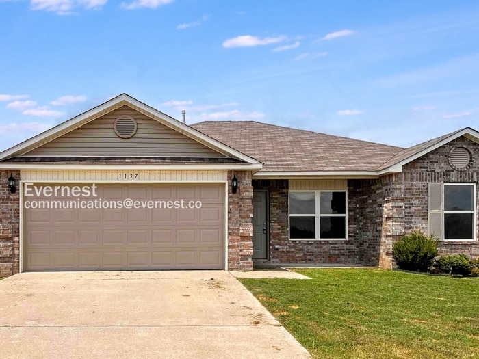 Primary Photo - 1137 Santa Fe Trl