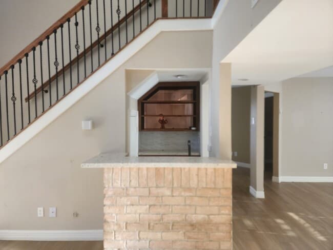 Building Photo - 9902 Kings Walk Round St