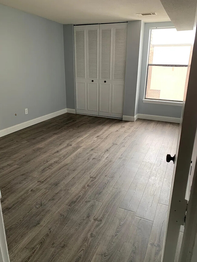 Building Photo - 52L Shrewsbury Green Dr