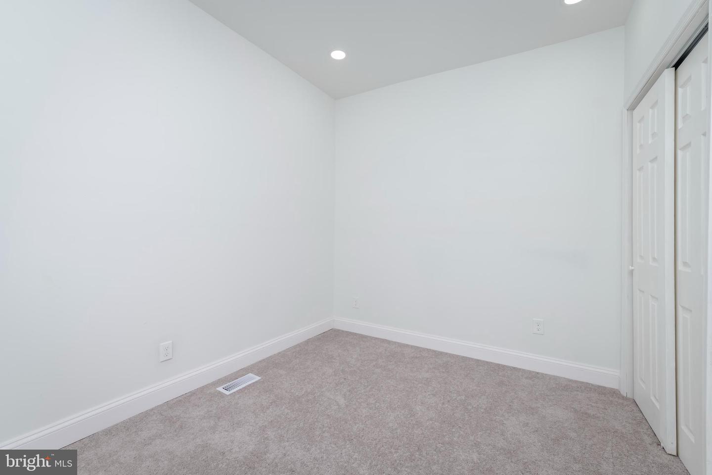 Bed 2 - 2211 W Saratoga St