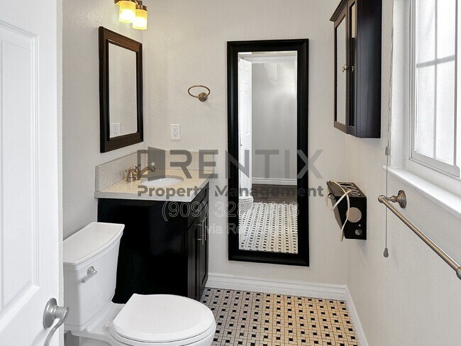 Building Photo - 938 W Berkeley Ct