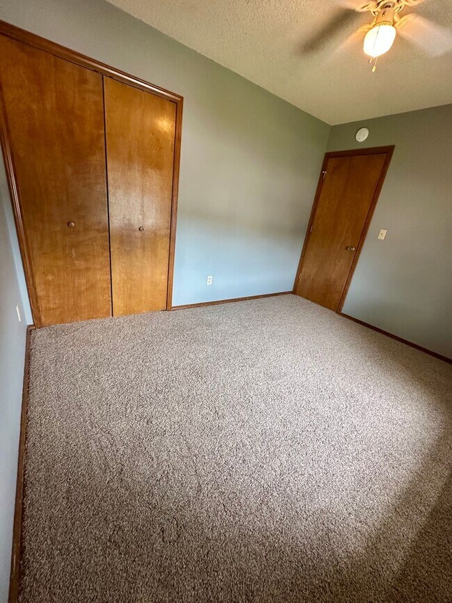 Building Photo - Spacious 4BD w/ A/C in Desirable Briargate...