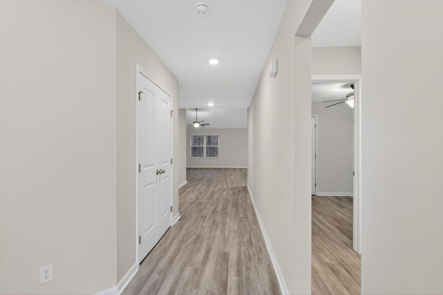 Building Photo - 245 Cromer St