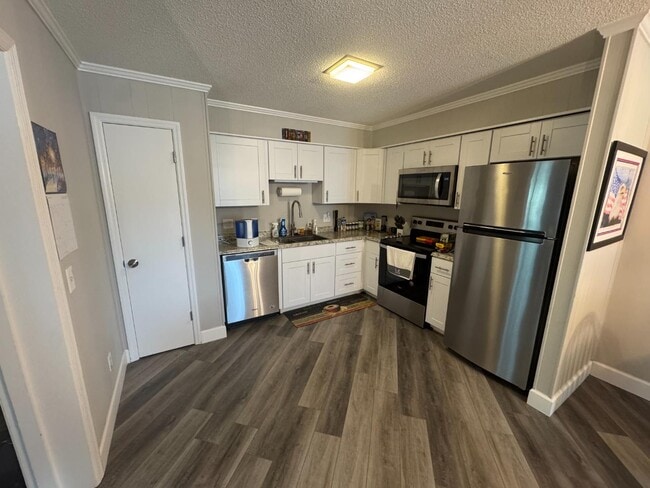 Building Photo - 104 Cordillo Pkwy