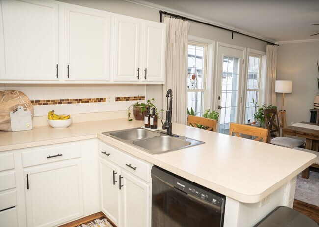 Building Photo - Charming 3 Bedroom, 1.5 Bath Townhome - EL...