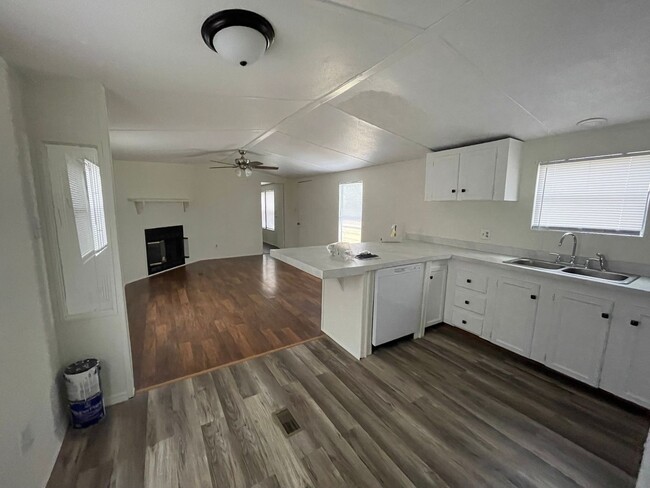 Building Photo - Charming 2-Bedroom, 2-Bath Mobile Home in ...