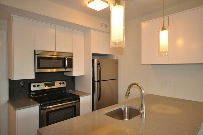 Building Photo - NIce 2 bed on Mass ave