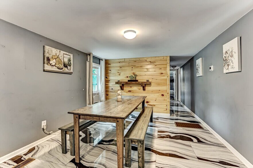 Building Photo - 561 Mendel Ave