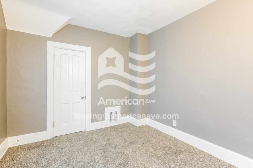 Building Photo - 250 Studebaker St