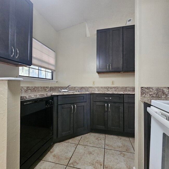 Building Photo - 261 Starmount Dr