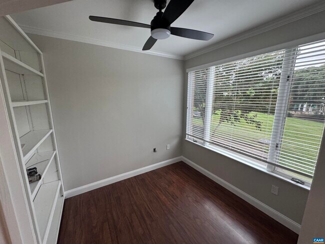 Building Photo - 500 Crestwood Dr