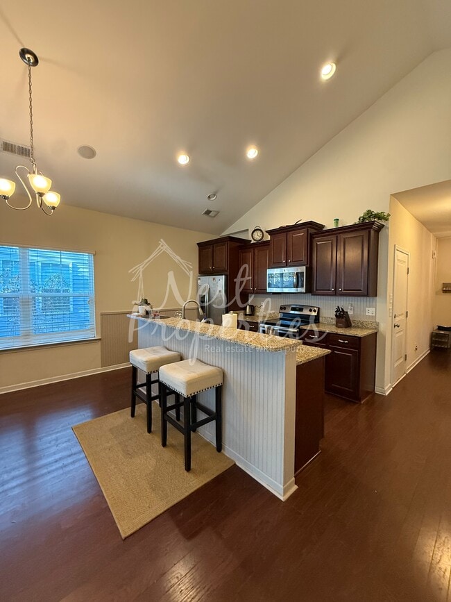 Building Photo - 613 Finnegan Ln