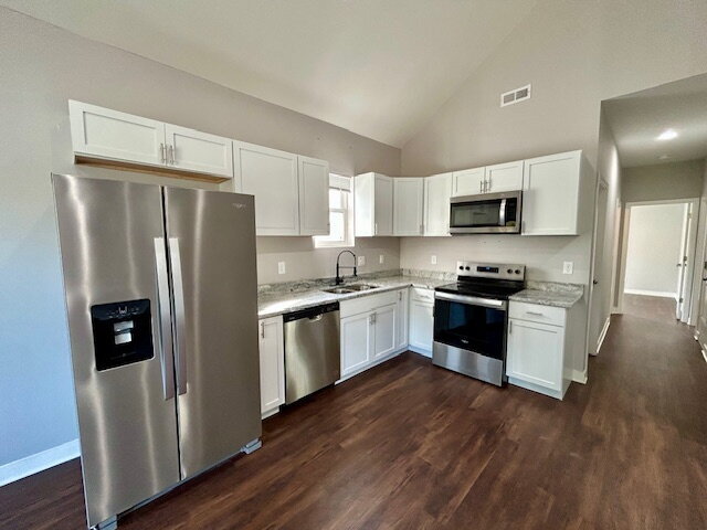 Building Photo - **SPECIAL** $250 OFF 2ND MONTH'S RENT** 3 Bedroom 2 Bath Duplex in the Heart of Indianapolis