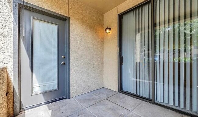 Building Photo - 4925 E Desert Cove Ave