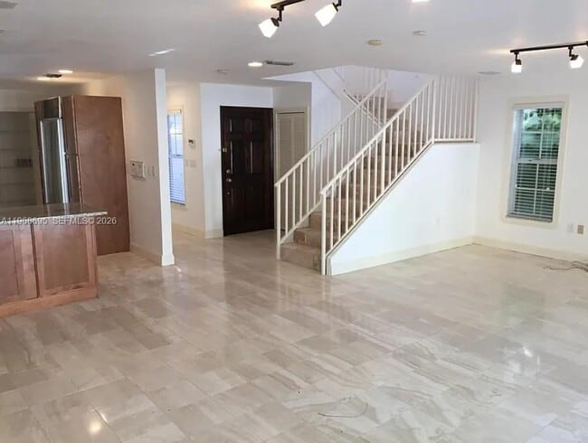 Building Photo - 3087 Shipping Ave