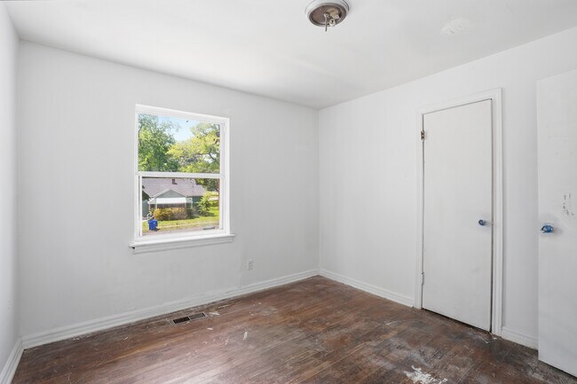 Building Photo - 7827 Rugby Ave
