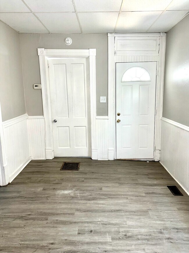 Building Photo - 2826 Saint Xavier St