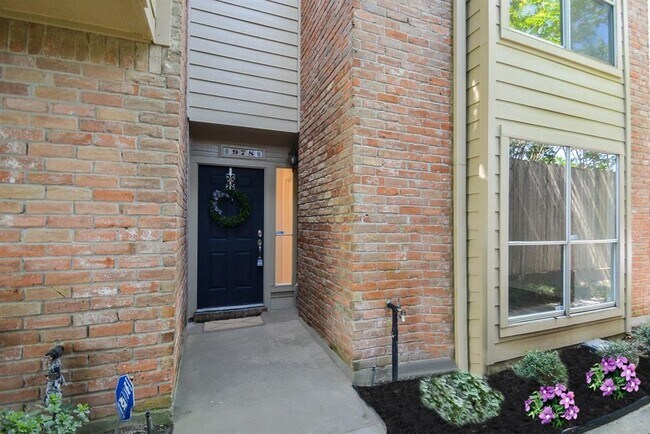 Building Photo - 978 Memorial Village Dr