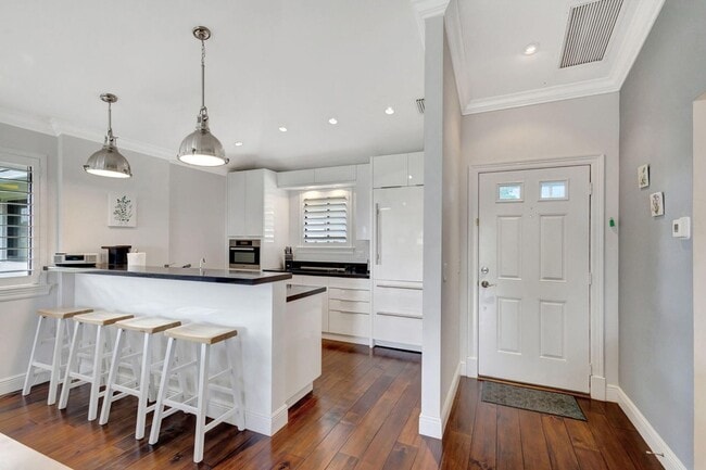 Building Photo - 515 Club Dr