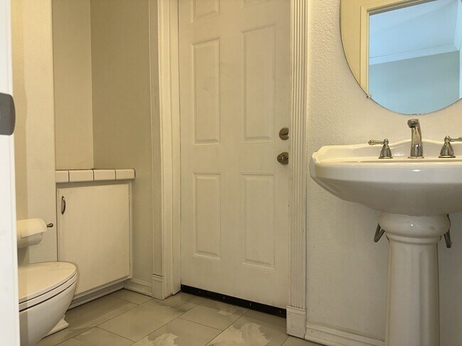 Building Photo - 6025 Abernathy Dr