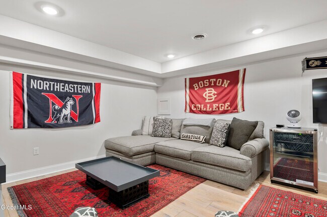 Building Photo - 37 White St