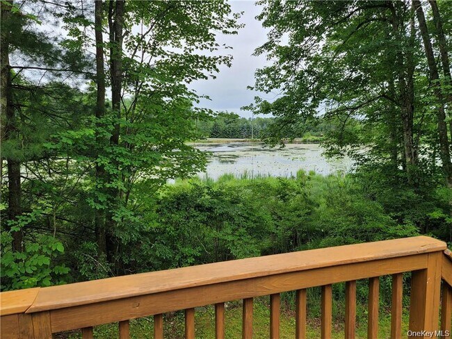 Building Photo - 14 Lakeside Dr