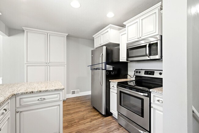 Building Photo - Updated 4-Bedroom Home for Lease in Ogden!