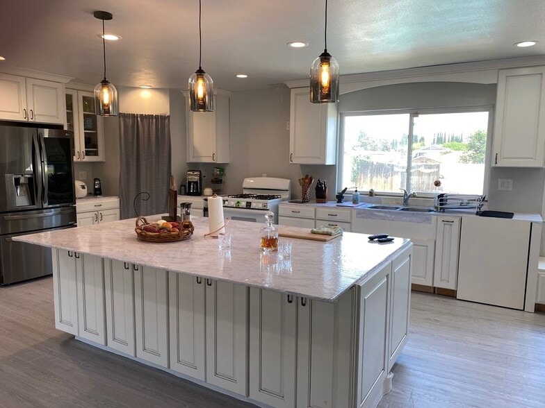 Building Photo - 15375 E La Belle St