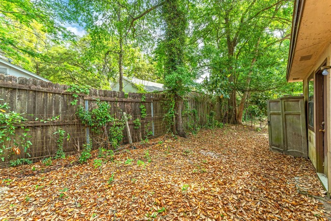 Building Photo - Cozy duplex in the heart of Niceville!