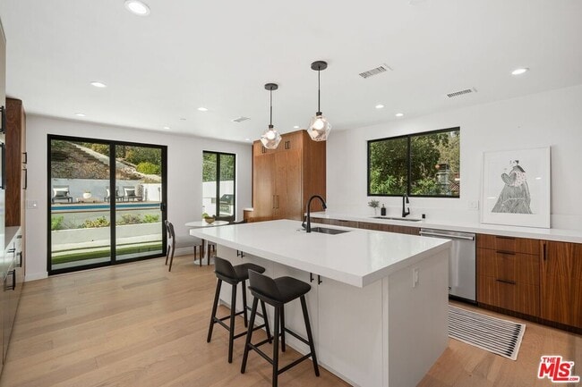 Building Photo - 4545 Balboa Ave