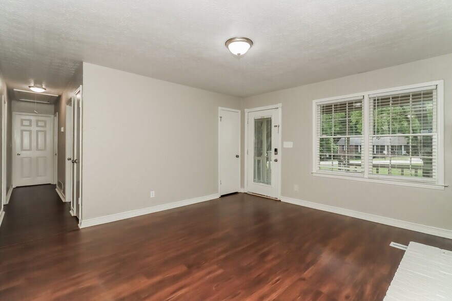 Building Photo - 155 Sunny Ln
