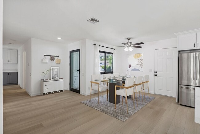 Building Photo - 5480 Ruthwood Dr