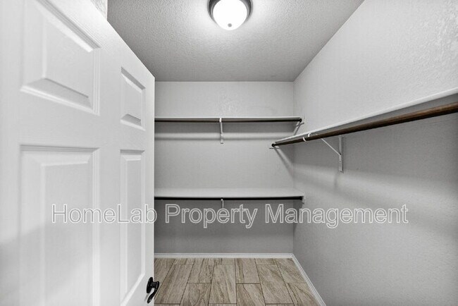 Building Photo - 170 Tedder St