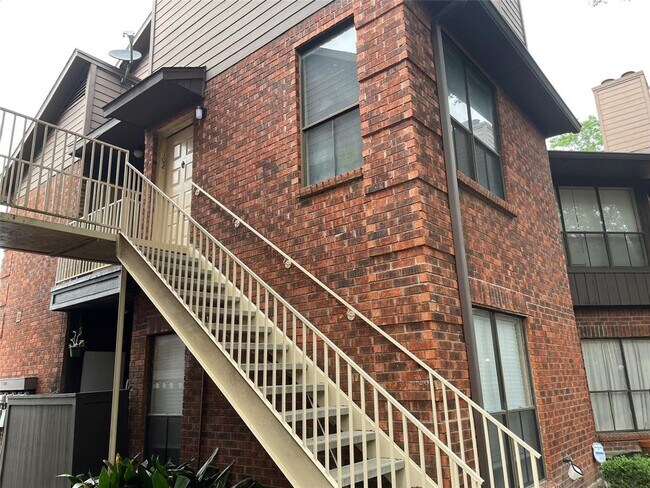 Building Photo - 3100 Walnut Bend Ln