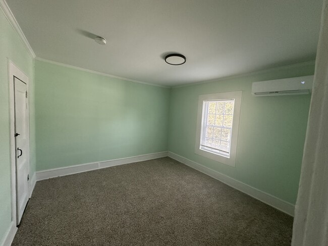 Building Photo - 105 Cabin St