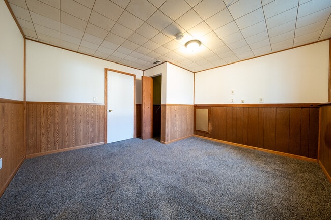 Building Photo - 445 Walnut Ln